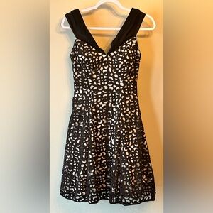 NWOT Xscape Sleeveless Black & Tan V-Neck  Patterned Dress